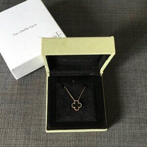 Van Cleef & Arpels Vintage Alhambra pendant 18K yellow gold.